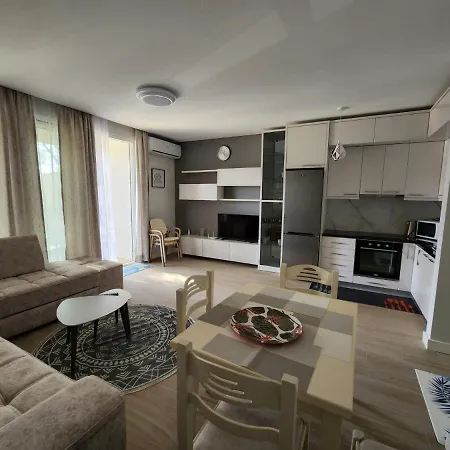 Lovely 1-bedroom At San Pietro Front Appartamento Plazhi San Pietro