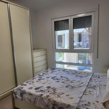 Daire Lovely 1-bedroom At San Pietro Front