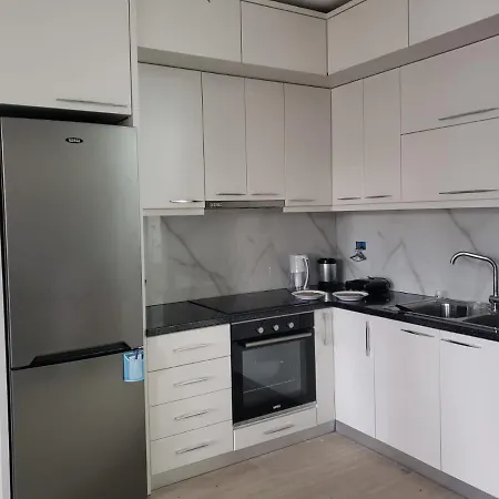 Lovely 1-bedroom At San Pietro Front Plazhi San Pietro