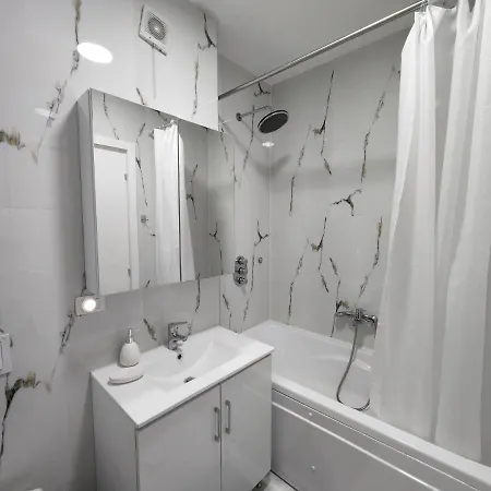 شقة Lovely 1-bedroom At San Pietro Front