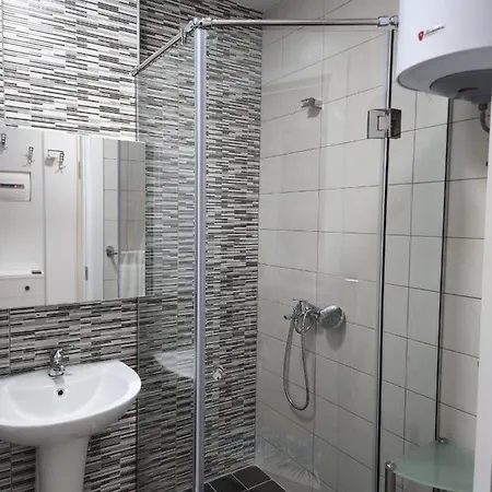 Lovely 1-bedroom At San Pietro Front شقة Plazhi San Pietro